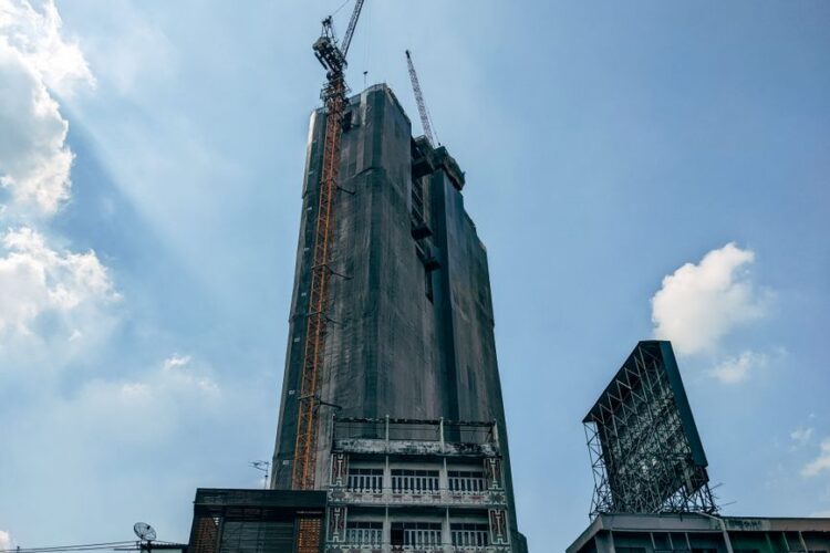 Why Crawler Crane Boom Length Matters for High-Rise Construction