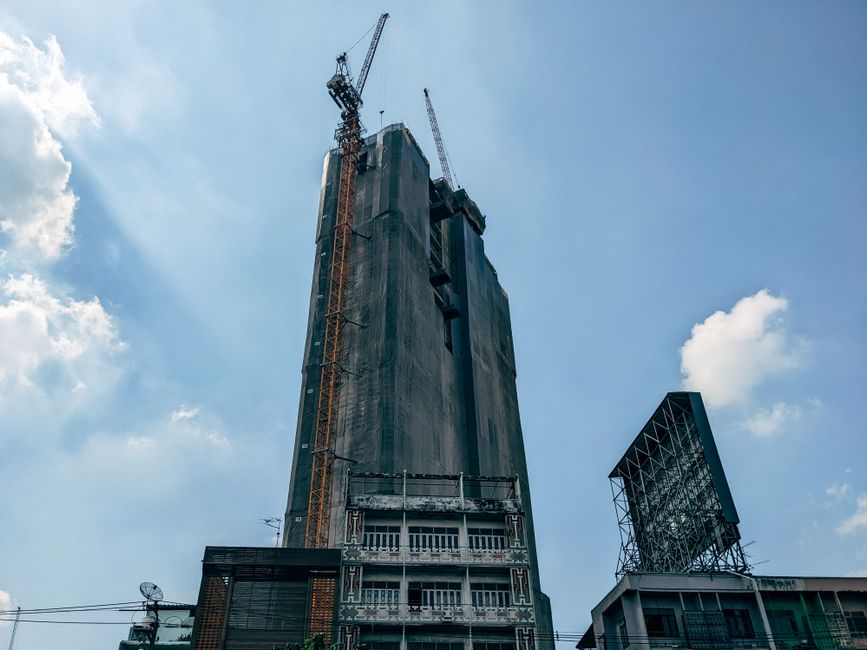 Why Crawler Crane Boom Length Matters for High-Rise Construction