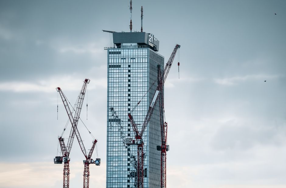 Understanding Crawler Crane Undercarriage Types: Wide vs. Narrow Tracks