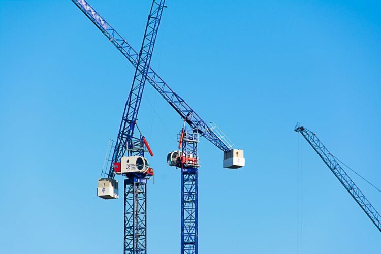 The Role of Luffing Jibs on Crawler Cranes for Complex Lifts