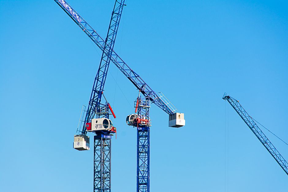 The Role of Luffing Jibs on Crawler Cranes for Complex Lifts