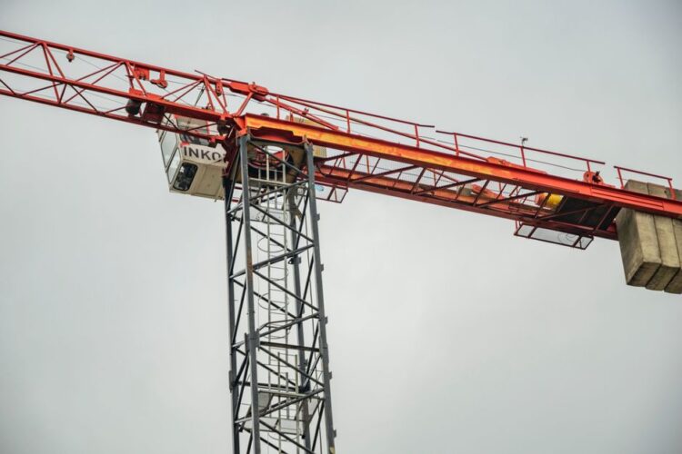 Hydraulic vs. Mechanical Crawler Cranes: A History of Innovation
