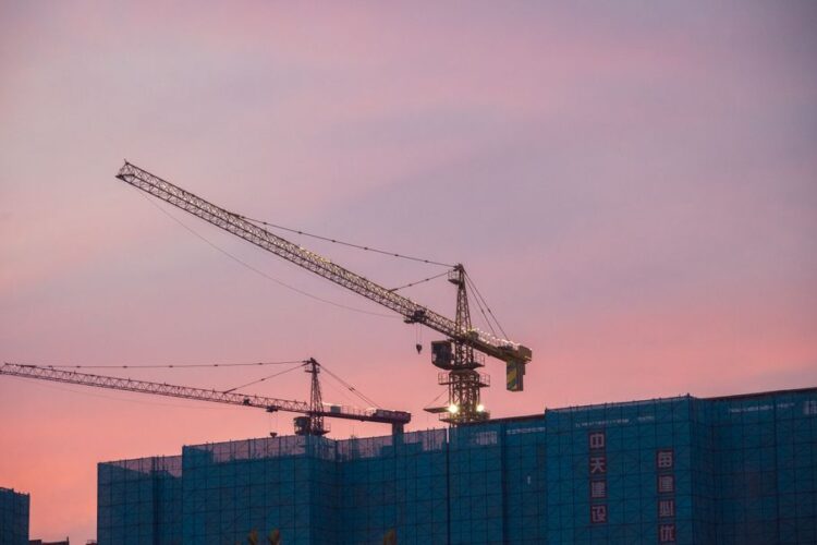 How to Rig for Vertical vs. Horizontal Lifting of Long Objects