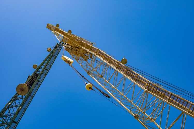 Understanding the Impact of Dynamic Loading on Crane Masts